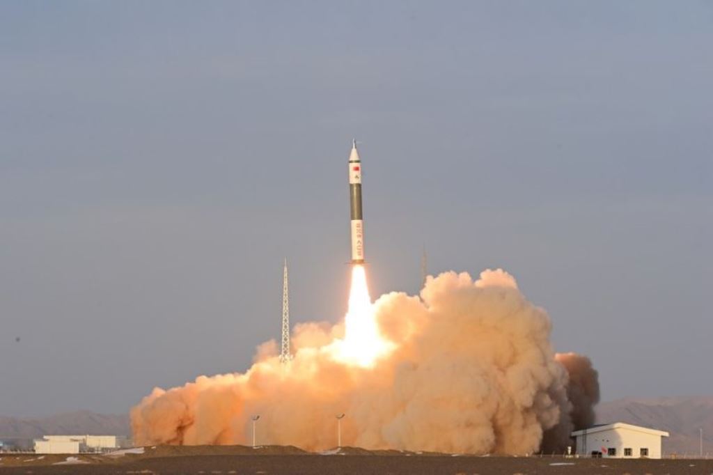 Roket pengangkut Kuaizhou-11 Y2 yang membawa satelit uji Sistem Pertukaran Data VHF (VHF Data Exchange System/VDES) meluncur dari Pusat Peluncuran Satelit Jiuquan di China barat laut pada 7 Desember 2022