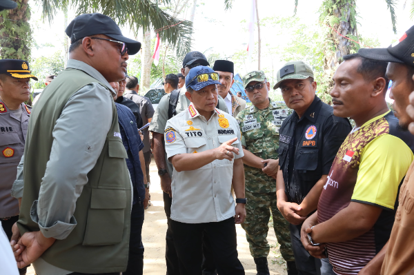 Satgas PRR mempercepat pembangunan sumur bor dan MCK darurat di Aceh, Sumut, dan Sumbar. Dari target 836 sumur bor, baru 56 persen terealisasi. Pemerintah menegaskan pemenuhan air bersih dan sanitasi menjadi prioritas utama pemulihan penyintas pascabencana Sumatera.
