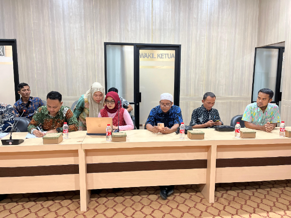 Kebijakan perhitungan THR bagi guru PPPK paruh waktu di lingkungan Pemprov Banten menuai sorotan karena dinilai lebih kecil dibandingkan saat masih berstatus tenaga honorer.