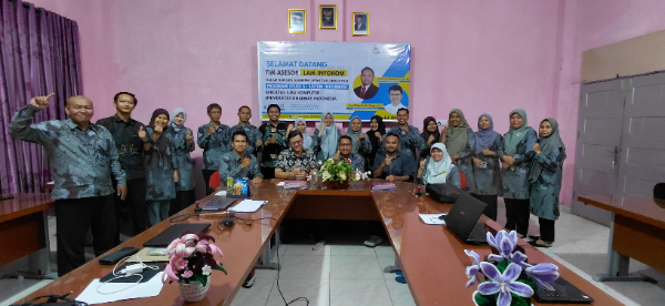 Prodi Sistem Informasi UNDHARI resmi meraih Akreditasi Unggul, memperkuat daya saing lulusan di era industri digital nasional dan global.