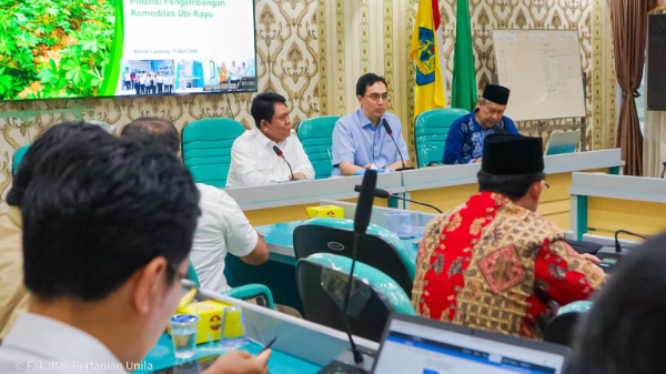 Kolaborasi PTPN dan Universitas Lampung dalam pengembangan bioetanol berbasis singkong sebagai langkah strategis menuju kedaulatan energi dan kesejahteraan petani.