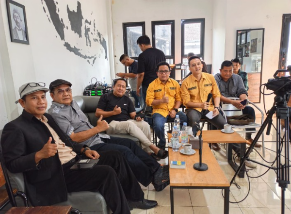 Diskusi publik AMKI Sumsel menghadirkan Dewan Pers, akademisi, dan insan pers untuk membahas gugatan terhadap 25 media di Pengadilan Negeri Palembang serta penguatan perlindungan kemerdekaan pers di Indonesia.