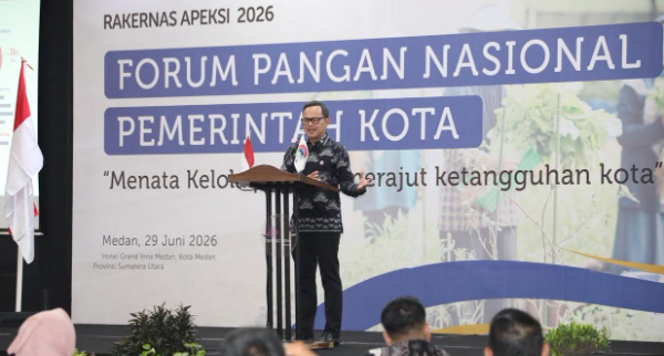 Wamendagri Bima Arya menegaskan ketahanan pangan perkotaan menjadi fondasi utama memanfaatkan bonus demografi. Pemerintah daerah didorong memperkuat kolaborasi demi mewujudkan kota yang tangguh dan berkelanjutan.