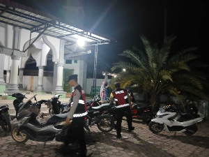 Patroli Pengamanan Sholat Tarawileh di Wilayah Hukum Polsek Sosa